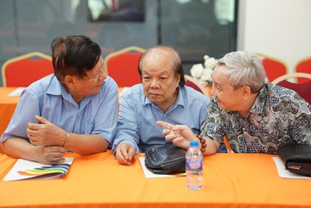 Đại diện các Trường Đại học, Cao đẳng ngoài công lập tham gia thảo luận sôi nổi tại tọa đàm phương hướng hoạt động của Câu lạc bộ. Đại diện các Trường Đại học, Cao đẳng ngoài công lập tham gia thảo luận sôi nổi tại tọa đàm phương hướng hoạt động của Câu lạc bộ.