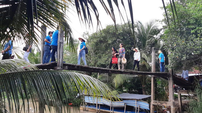Tình trạng cây cầu ván cũ đang ngày càng xuống cấp. Tình trạng cây cầu ván cũ đang ngày càng xuống cấp.