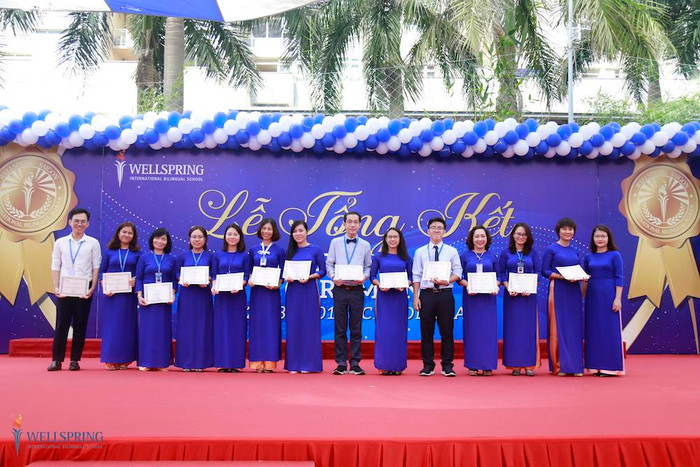 Các thầy, cô giáo đã có nhiều đóng góp quan trọng đưa chất lượng đào tạo của trường phát triển mạnh mẽ qua từng năm. Các thầy, cô giáo đã có nhiều đóng góp quan trọng đưa chất lượng đào tạo của trường phát triển mạnh mẽ qua từng năm.