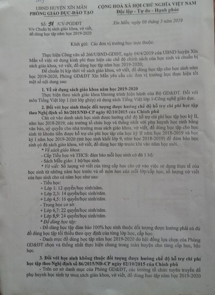 Tại một số địa phương học sinh nghèo vẫn phải bỏ ra số tiền không nhỏ để mua sách giáo khoa mới và đồ dùng học tập (Ảnh:V.N) Tại một số địa phương học sinh nghèo vẫn phải bỏ ra số tiền không nhỏ để mua sách giáo khoa mới và đồ dùng học tập (Ảnh:V.N)