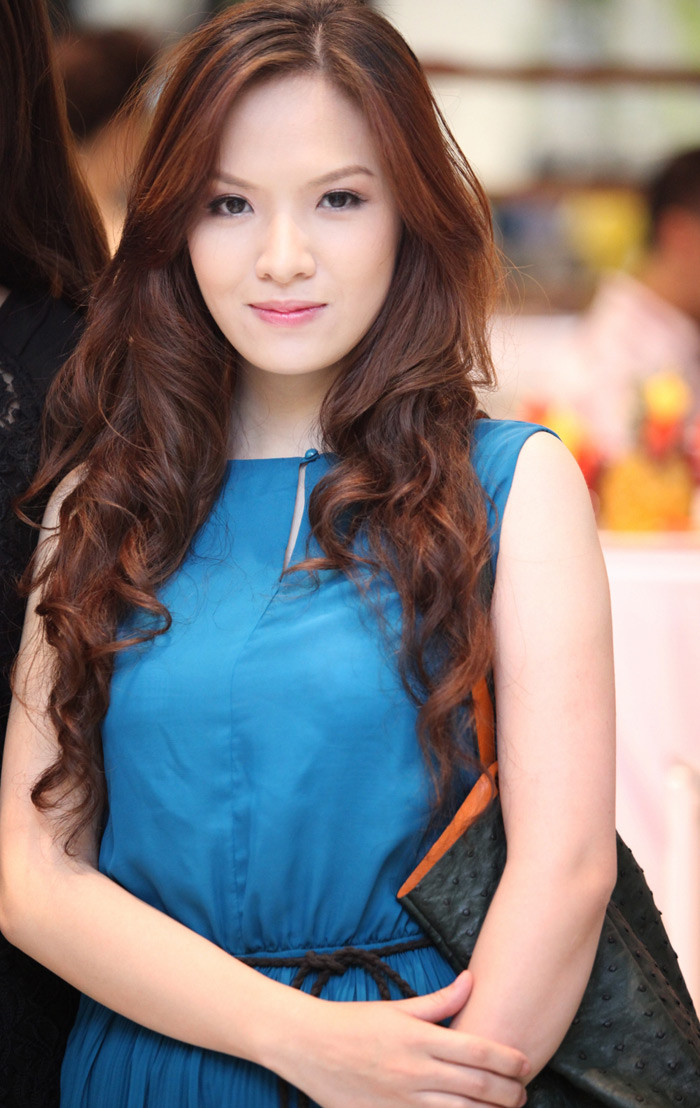 Khuôn mặt người đẹp luôn toát lên vẻ sang trọng.