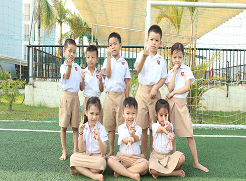 Bảo Chung và các bạn cùng lớp 1A6 của iSchool Hà Tĩnh (ảnh: iSchool) Bảo Chung và các bạn cùng lớp 1A6 của iSchool Hà Tĩnh (ảnh: iSchool)