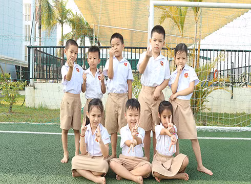 Bảo Chung và các bạn cùng lớp 1A6 của iSchool Hà Tĩnh (ảnh: iSchool) Bảo Chung và các bạn cùng lớp 1A6 của iSchool Hà Tĩnh (ảnh: iSchool)