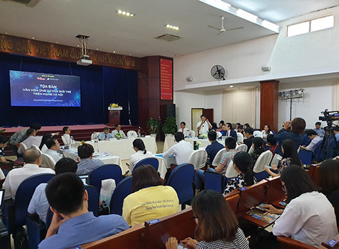 Toàn cảnh buổi tọa đàm “Văn hóa ứng xử của giới trẻ trên mạng xã hội” tổ chức vào ngày 29/10 (ảnh: P.L) Toàn cảnh buổi tọa đàm “Văn hóa ứng xử của giới trẻ trên mạng xã hội” tổ chức vào ngày 29/10 (ảnh: P.L)