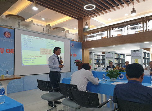 Phó Giáo sư Nguyễn Xuân Hoàn phát biểu tại hội thảo ở Trường Đại học HUFI (ảnh: P.L) Phó Giáo sư Nguyễn Xuân Hoàn phát biểu tại hội thảo ở Trường Đại học HUFI (ảnh: P.L)