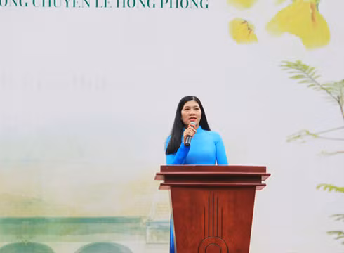 Bà Phạm Thị Bé Hiền - tân Hiệu trưởng Trường trung học phổ thông chuyên Lê Hồng Phong (ảnh: website trường)