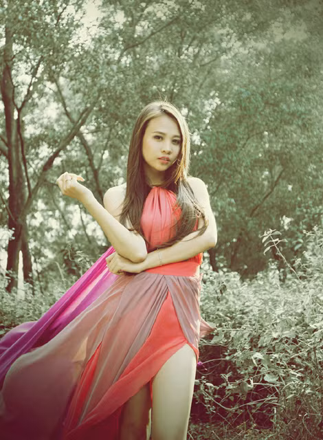 Chia sẻ cảm xúc về MV “Nguyện ước quay về” Đàm Thu Trang cho biết: “Khi lần đầu tiên xem được MV, Trang đã thật sự cảm động và suýt khóc vì cuối cùng những sự gian nan của mình cũng đã được đền đáp khi tạo ra một MV đẹp lung linh như vậy.