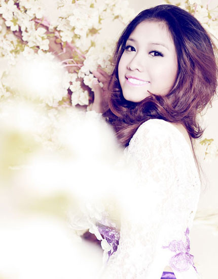 Nữ ca sỹ Bích Hồng. Nữ ca sỹ Bích Hồng.