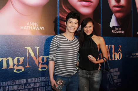 Cô chụp ảnh cùng Nathan Lee. Cô chụp ảnh cùng Nathan Lee.