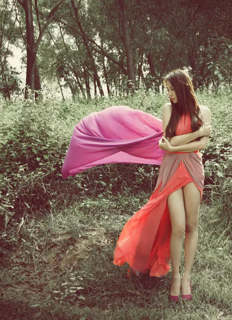 Nội dung của ca khúc và MV “Nguyện ước quay về” như một câu chuyện tình yêu của người con gái kể lại. Trong suốt 2 ngày liền, Đàm Thu Trang cùng ekip đã phải làm việc cật lực từ 4h sáng đến 9h tối mới ghi lại được những thước phim tâm đắc nhất.