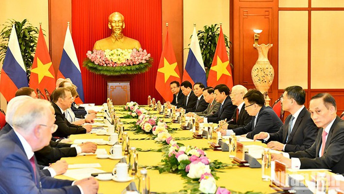 Tổng Bí thư Nguyễn Phú Trọng hội đàm với Chủ tịch Đảng Nước Nga Thống nhất Dmitry Medvedev. (Ảnh: ĐĂNG KHOA)