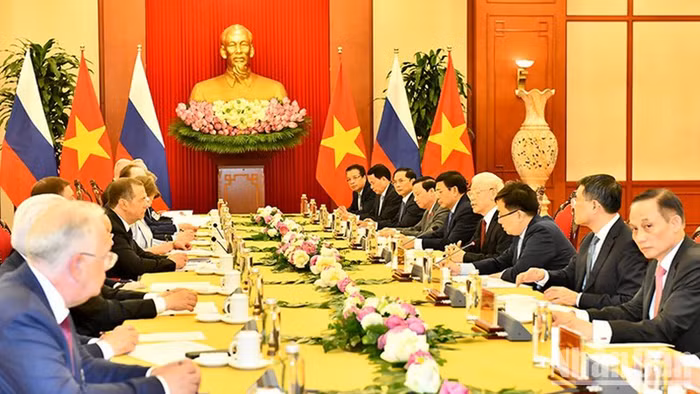 Tổng Bí thư Nguyễn Phú Trọng hội đàm với Chủ tịch Đảng Nước Nga Thống nhất Dmitry Medvedev. (Ảnh: ĐĂNG KHOA)