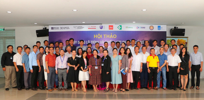 Cại biểu tham dự hội thảo trực tiếp tại Trường Đại học Sư phạm Kỹ thuật Thành phố Hồ Chí Minh Cại biểu tham dự hội thảo trực tiếp tại Trường Đại học Sư phạm Kỹ thuật Thành phố Hồ Chí Minh