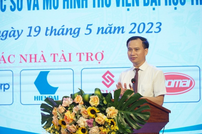 Giáo sư - Tiến sĩ Nguyễn Huy Bằng – Hiệu trưởng Trường Đại học Vinh phát biểu chào mừng hội thảo Giáo sư - Tiến sĩ Nguyễn Huy Bằng – Hiệu trưởng Trường Đại học Vinh phát biểu chào mừng hội thảo