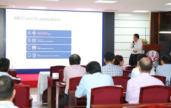 Phó Giáo sư, Tiến sĩ Quản Thành Thơ - Phó Trưởng Khoa Khoa Khoa học và Kỹ thuật máy tính, Trường Đại học Bách khoa, Đại học Quốc gia Thành phố Hồ Chí Minh Phó Giáo sư, Tiến sĩ Quản Thành Thơ - Phó Trưởng Khoa Khoa Khoa học và Kỹ thuật máy tính, Trường Đại học Bách khoa, Đại học Quốc gia Thành phố Hồ Chí Minh