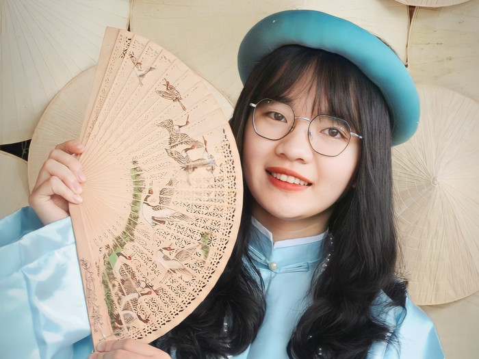 Thanh Bình trong chuyến du lịch Huế hồi giữa tháng 5, là món quà em tự thưởng cho mình để đánh dấu kết thúc thời sinh viên. Ảnh: Nhân vật cung cấp