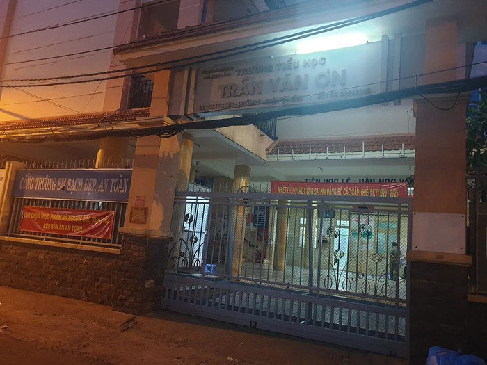 Hiệu trưởng trường tiểu học Trần Văn Ơn đã bị tạm đình chỉ công tác (ảnh: P.L) Hiệu trưởng trường tiểu học Trần Văn Ơn đã bị tạm đình chỉ công tác (ảnh: P.L)