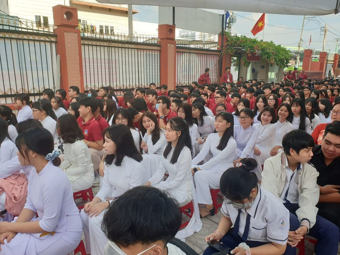 Nữ sinh trường Đào Duy Anh xinh xắn trong bộ áo dài mới vào ngày khai giảng (Ảnh: P.L) Nữ sinh trường Đào Duy Anh xinh xắn trong bộ áo dài mới vào ngày khai giảng (Ảnh: P.L)