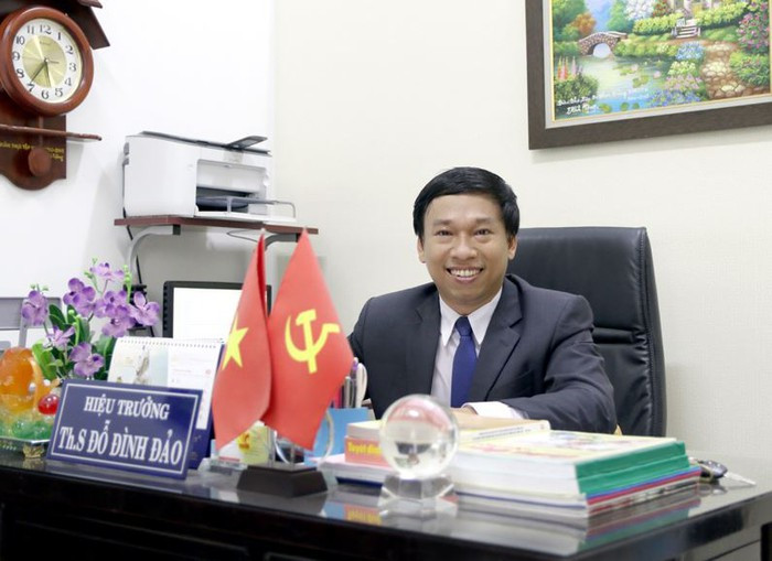 Ông Đảo khi còn là Hiệu trưởng trường Nguyễn Thị Diệu (ảnh: thptnguyenthidieu.vietschool.vn) Ông Đảo khi còn là Hiệu trưởng trường Nguyễn Thị Diệu (ảnh: thptnguyenthidieu.vietschool.vn)