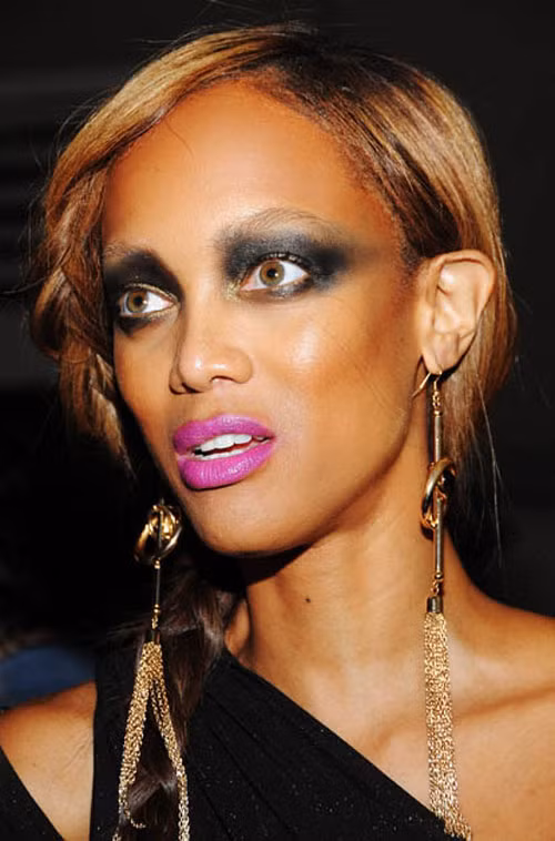 Tyra Banks trang điểm xấu như 'quỷ dạ xoa'