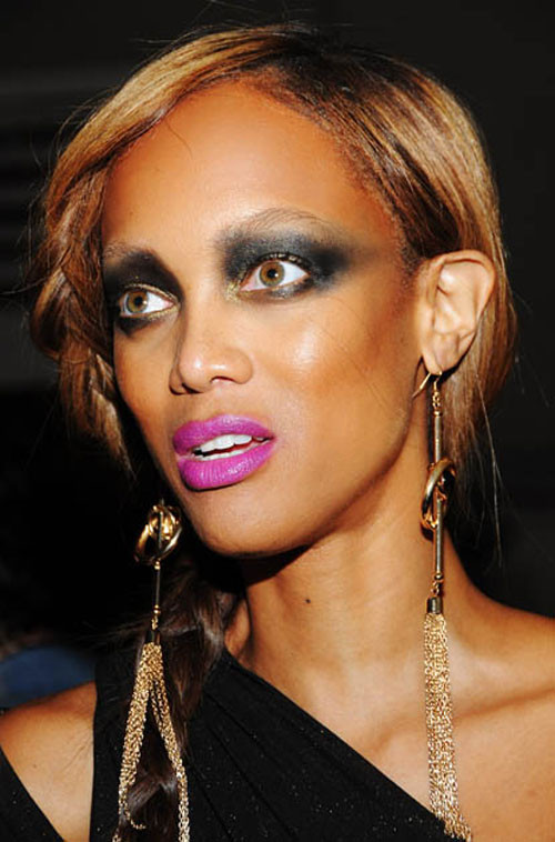 Tyra Banks trang điểm xấu như 'quỷ dạ xoa' Tyra Banks trang điểm xấu như 'quỷ dạ xoa'