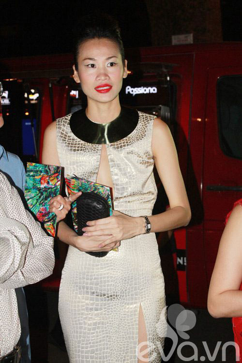 Cô cũng sexy, gợi cảm nhưng luôn trong một phạm vi vừa mắt và hợp thời trang Cô cũng sexy, gợi cảm nhưng luôn trong một phạm vi vừa mắt và hợp thời trang