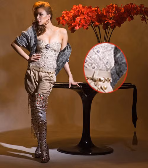 .. Hồ Quỳnh Hương "lộ" ra vòng 2 ngân ngấn mỡ. .. Hồ Quỳnh Hương "lộ" ra vòng 2 ngân ngấn mỡ.