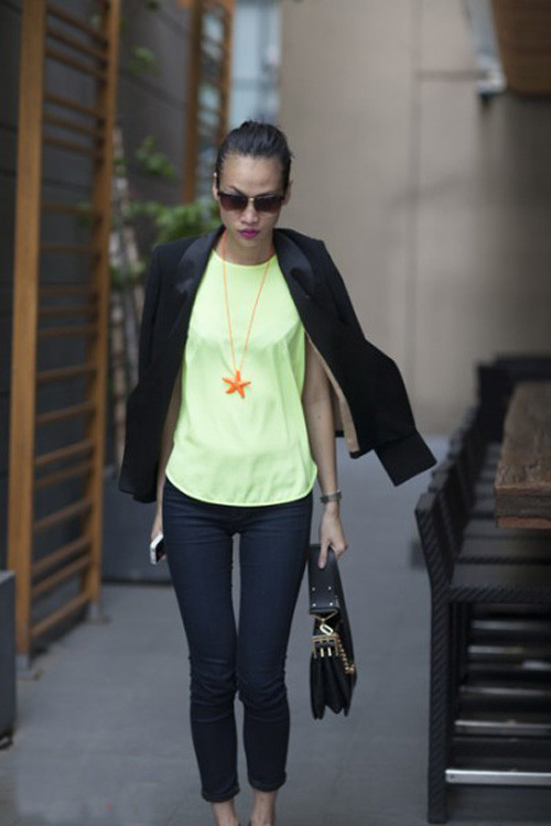 Thời trang đường phố của Thanh Trúc cũng đơn giản nhưng cũng không kém phần ấn tượng Thời trang đường phố của Thanh Trúc cũng đơn giản nhưng cũng không kém phần ấn tượng