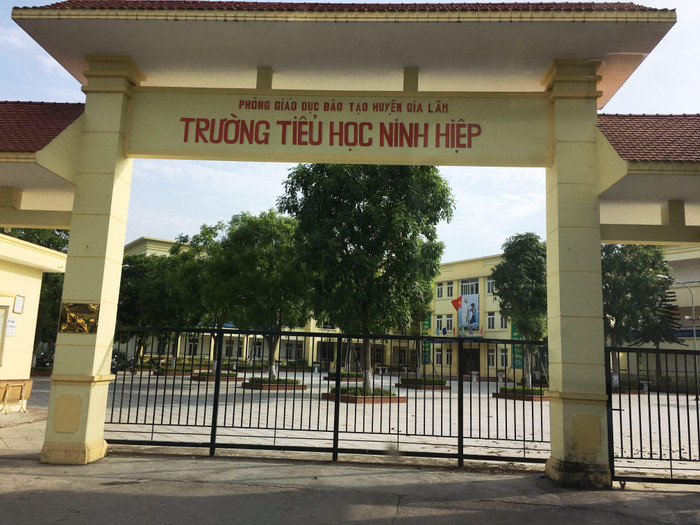 Học sinh Trường tiểu học Ninh Hiệp đang nghỉ hè, nhưng các cháu chuẩn bị bước vào lớp 1 phụ huynh thông tin đã phải đi học ghép vần trước. Ảnh: V.P. Học sinh Trường tiểu học Ninh Hiệp đang nghỉ hè, nhưng các cháu chuẩn bị bước vào lớp 1 phụ huynh thông tin đã phải đi học ghép vần trước. Ảnh: V.P.