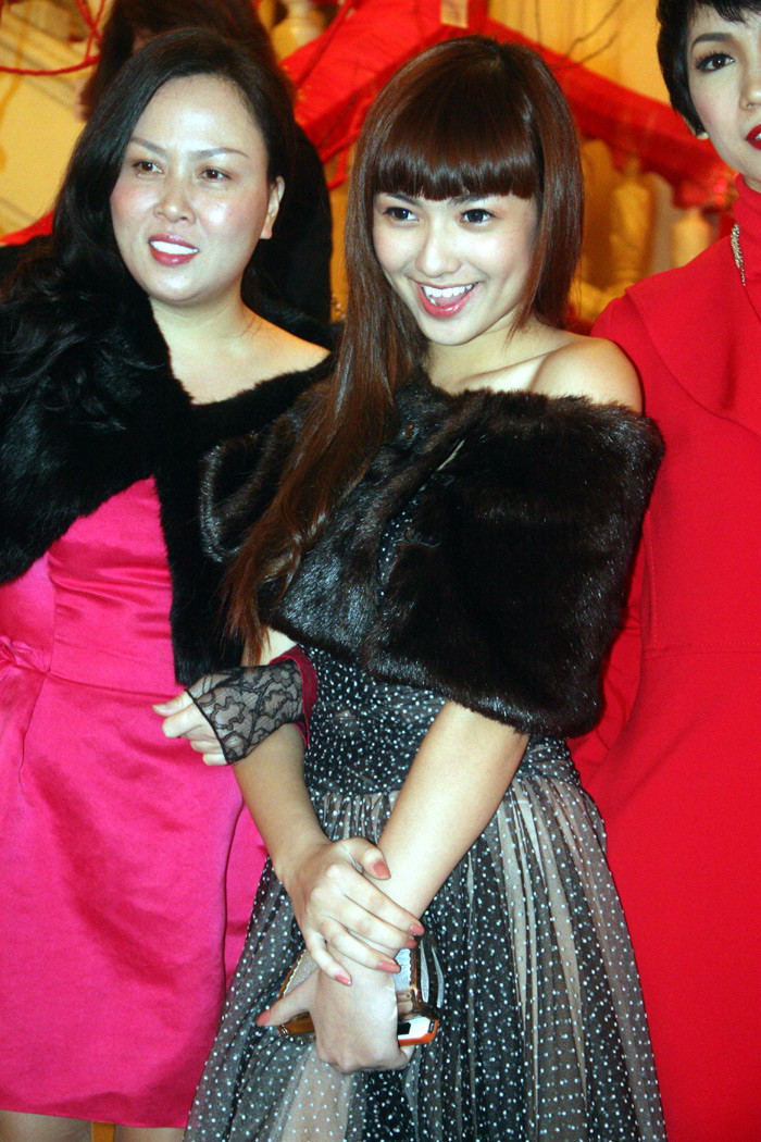 Hồng Quế tươi tắn đi xem nhạc vào đúng đêm Valentine. >> Quốc Trung nghẹn ngào trước mặt Thanh Lam Hồng Quế tươi tắn đi xem nhạc vào đúng đêm Valentine. >> Quốc Trung nghẹn ngào trước mặt Thanh Lam