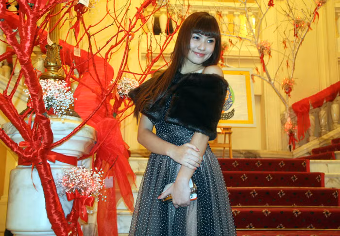 Càng lớn, mẫu teen Hồng Quế càng xinh đẹp. >> Quốc Trung nghẹn ngào trước mặt Thanh Lam