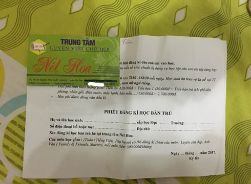 Tờ rơi quảng cáo nội dung bán trú và danh thiếp của Trung tâm Nét Hoa (ảnh: P.L) Tờ rơi quảng cáo nội dung bán trú và danh thiếp của Trung tâm Nét Hoa (ảnh: P.L)