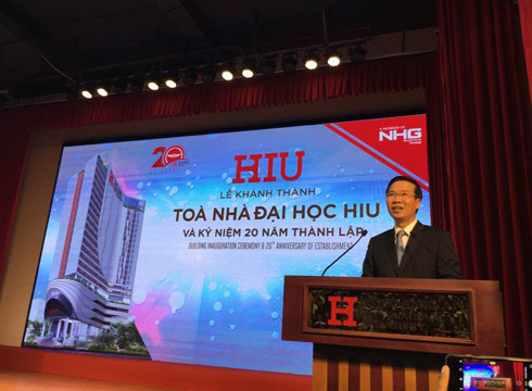 Ông Võ Văn Thưởng hoan nghênh trường cam kết 100% sinh viên có việc làm khi tốt nghiệp (ảnh: P.L)