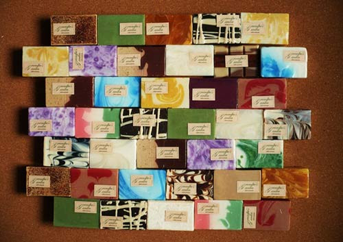 Rất nhiều mỹ phẩm tự chế được bán phổ biến. Rất nhiều mỹ phẩm tự chế được bán phổ biến.