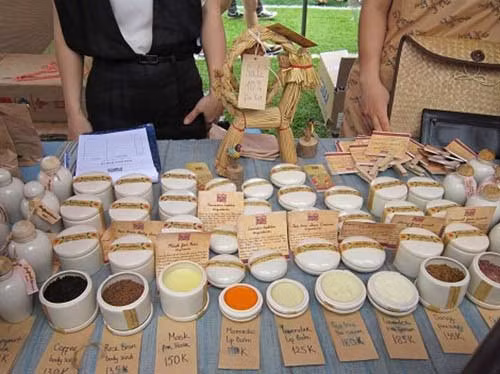 Các loại mặt nạ tự nhiên được dùng phổ biến còn các loại kem dưỡng da tự chế vẫn chưa được kiểm nghiệm về chất lượng.
