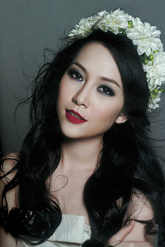 Linh Nga rất gợi cảm nhưng thần thái nghệ sỹ luôn toát lên sự sang trọng, thánh thiện chứ không sexy 'rẻ tiền'. Linh Nga rất gợi cảm nhưng thần thái nghệ sỹ luôn toát lên sự sang trọng, thánh thiện chứ không sexy 'rẻ tiền'.
