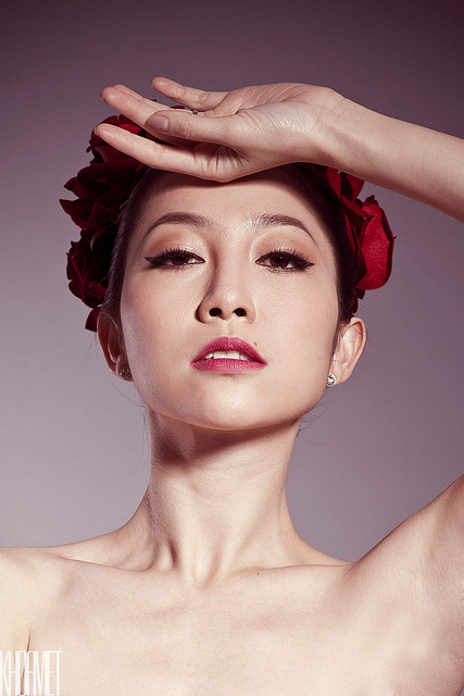 Rõ ràng là chiếc 'cổ cao 3 ngấn' này khiến vẻ đẹp của Linh Nga thêm ấn tượng Rõ ràng là chiếc 'cổ cao 3 ngấn' này khiến vẻ đẹp của Linh Nga thêm ấn tượng