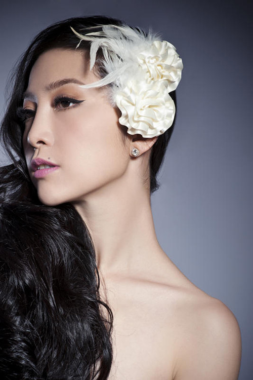 Nhưng cũng chính chiếc cổ cao đó khiến Linh Nga sở hữu một vài hình ảnh 'dài cổ ngỗng' như thế này Nhưng cũng chính chiếc cổ cao đó khiến Linh Nga sở hữu một vài hình ảnh 'dài cổ ngỗng' như thế này