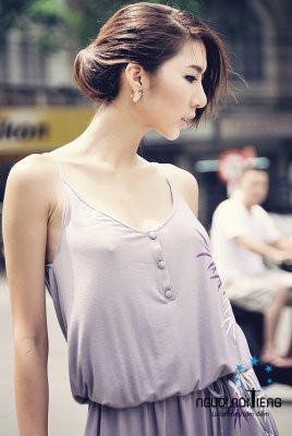 Người mẫu Ngọc Quyên sở hữu một vóc dáng thon thả, khá thanh thoát và một chiếc cổ cao, dài. Người mẫu Ngọc Quyên sở hữu một vóc dáng thon thả, khá thanh thoát và một chiếc cổ cao, dài.