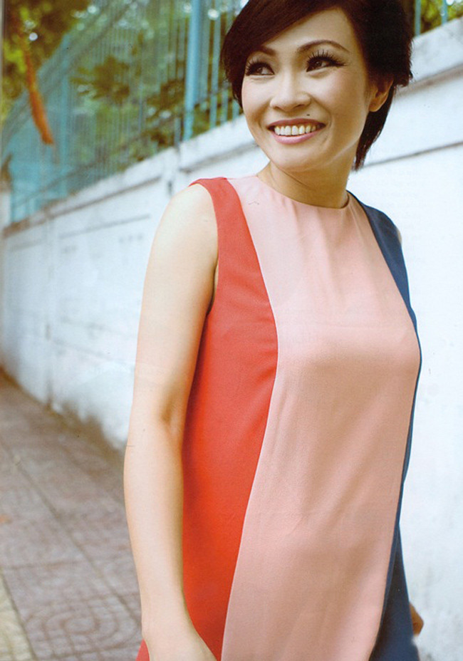 Ca sĩ Phương Thanh tuy không sắc nước hương trời, nhưng nốt ruồi duyên càng góp phần giúp gương mặt chị thêm rạng ngời. Ca sĩ Phương Thanh tuy không sắc nước hương trời, nhưng nốt ruồi duyên càng góp phần giúp gương mặt chị thêm rạng ngời.