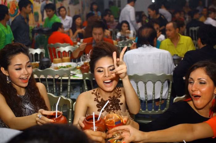 Ba say chưa chai,... zô... zô