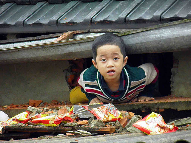 ... và bức tường cũng đều phải dỡ ra làm nơi trú ẩn. ... và bức tường cũng đều phải dỡ ra làm nơi trú ẩn.