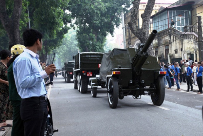 Dự kiến từ 12-13 giờ chiều 13-10, linh cữu của Đại tướng Võ Nguyên Giáp sẽ về đến sân bay Đồng Hới và được đưa về nơi an táng (Ảnh Thanh Niên)