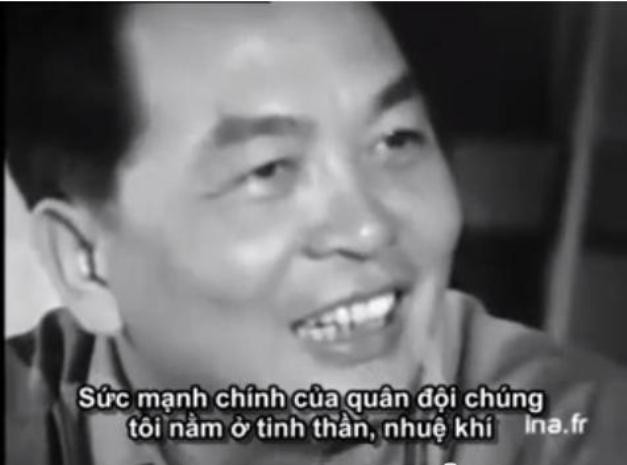 Nụ cười tươi của tướng Giáp luôn nở trong suốt cuộc phỏng vấn Nụ cười tươi của tướng Giáp luôn nở trong suốt cuộc phỏng vấn