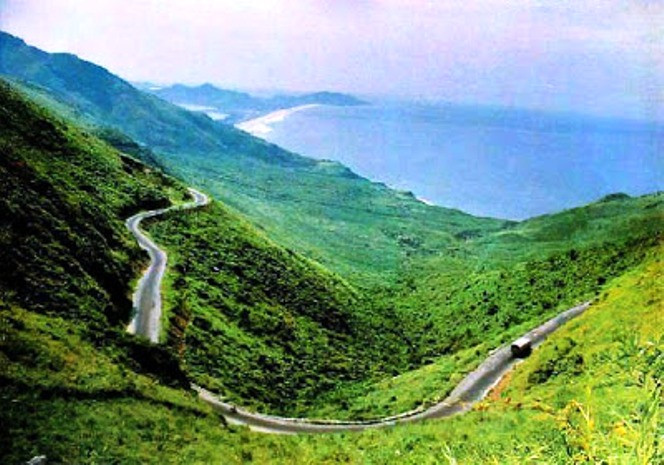 Vũng Chùa- Đảo Yến nằm trong khu vực Khu Công nghiệp Cảng biển Hòn La, dưới chân Đèo Ngang, là nơi mà với tầm phát triển của mươi năm nữa thôi, sẽ là một Khu kinh tế biển, du lịch cực lớn và đầy tiềm năng Vũng Chùa- Đảo Yến nằm trong khu vực Khu Công nghiệp Cảng biển Hòn La, dưới chân Đèo Ngang, là nơi mà với tầm phát triển của mươi năm nữa thôi, sẽ là một Khu kinh tế biển, du lịch cực lớn và đầy tiềm năng