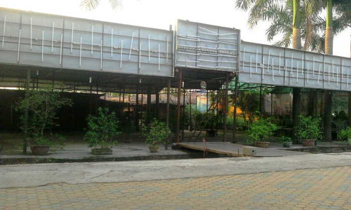 Trong buổi chiều tối nay, quán Quỳnh Béo vắng hoe, trong khi những quán bên cạnh vẫn hoạt động bình thường Trong buổi chiều tối nay, quán Quỳnh Béo vắng hoe, trong khi những quán bên cạnh vẫn hoạt động bình thường