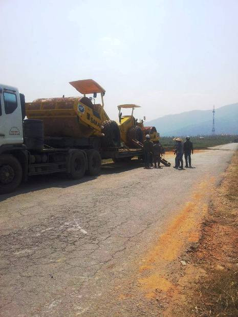 Công nhân đang gấp rút sửa lại con đường vào nơi an nghỉ của Đại tướng Công nhân đang gấp rút sửa lại con đường vào nơi an nghỉ của Đại tướng