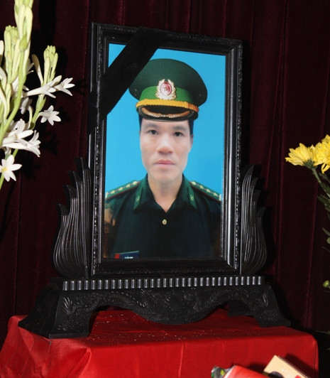 Thiếu úy Lù Văn Hinh đã hi sinh anh dũng khu đang làm nhiệm vụ Thiếu úy Lù Văn Hinh đã hi sinh anh dũng khu đang làm nhiệm vụ