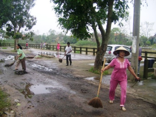 Người dân nghe tin đã đến dọn dẹp đường sá vào nhà lưu niệm của Đại tướng Võ Nguyên Giáp tại thôn An Xá để chuẩn bị cho việc tiễn đưa Đại tướng Người dân nghe tin đã đến dọn dẹp đường sá vào nhà lưu niệm của Đại tướng Võ Nguyên Giáp tại thôn An Xá để chuẩn bị cho việc tiễn đưa Đại tướng