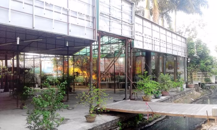 Những tấm biển hiệu tại quán Quỳnh Béo đã bị dỡ bỏ